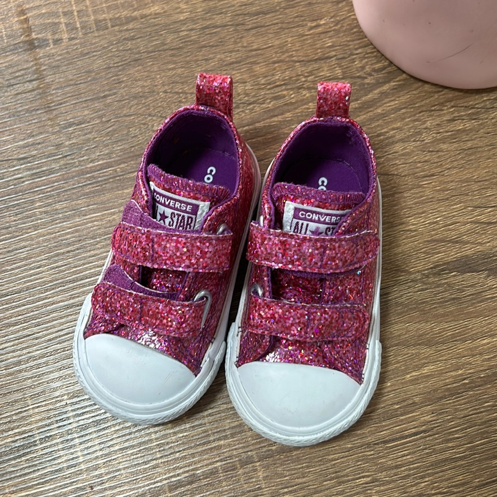 Sparkly pink toddler CONVERSE